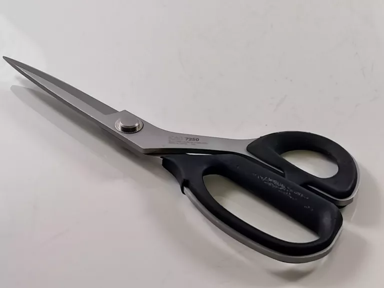 NOŻYCE KRAWIECKIE KAI 7250