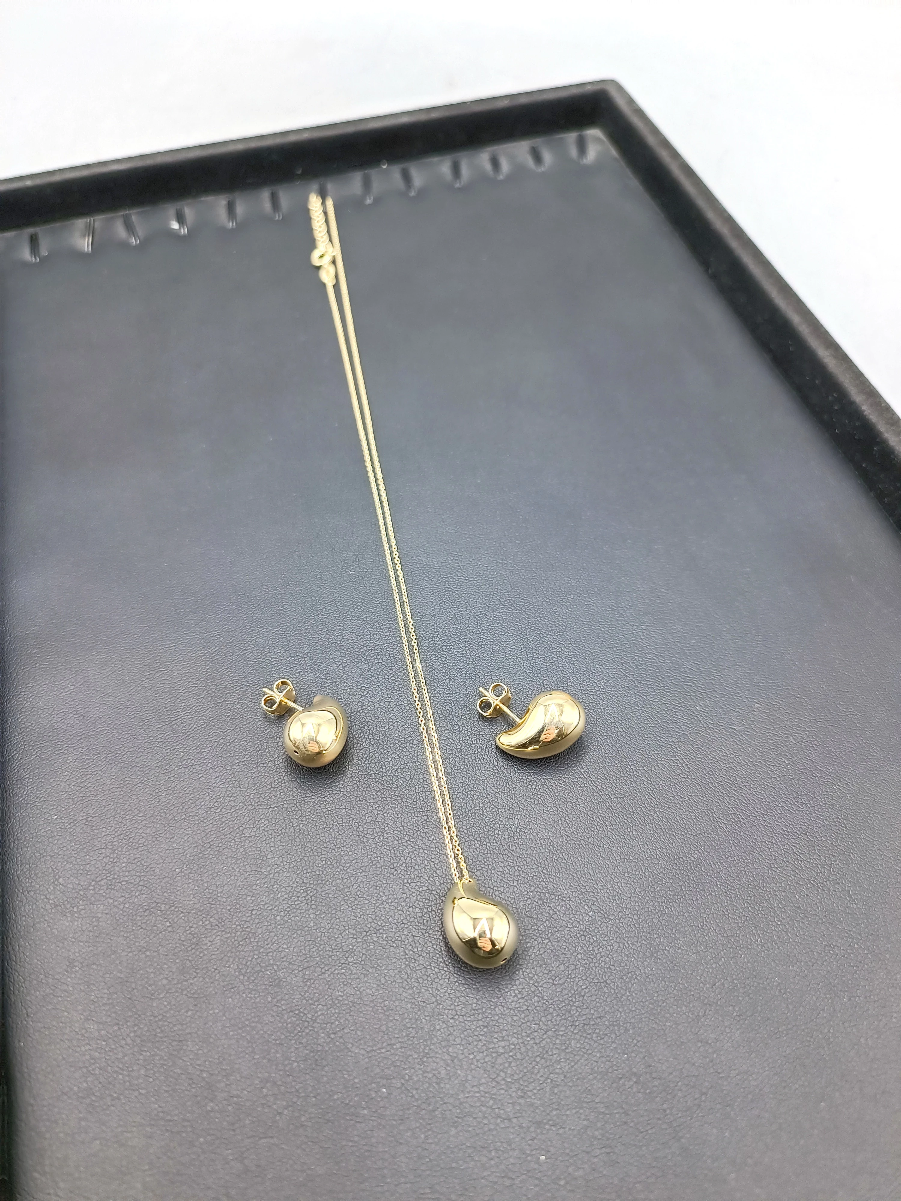 zestaw-srebnej-bizuterii-pozlacanej-lancuszek-kolczyki-material-15835-4