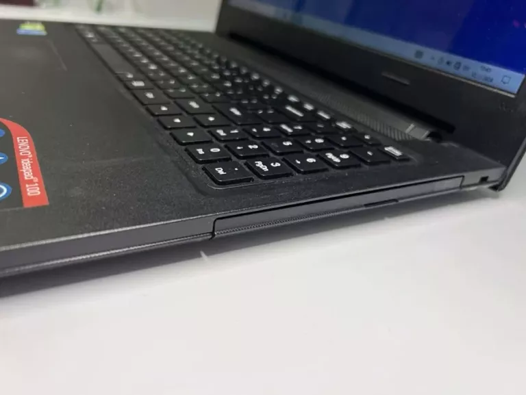 LAPTOP LENOVO IDEAPAD 100 4/1TB INTEL CORE I5 WINDOWS 10
