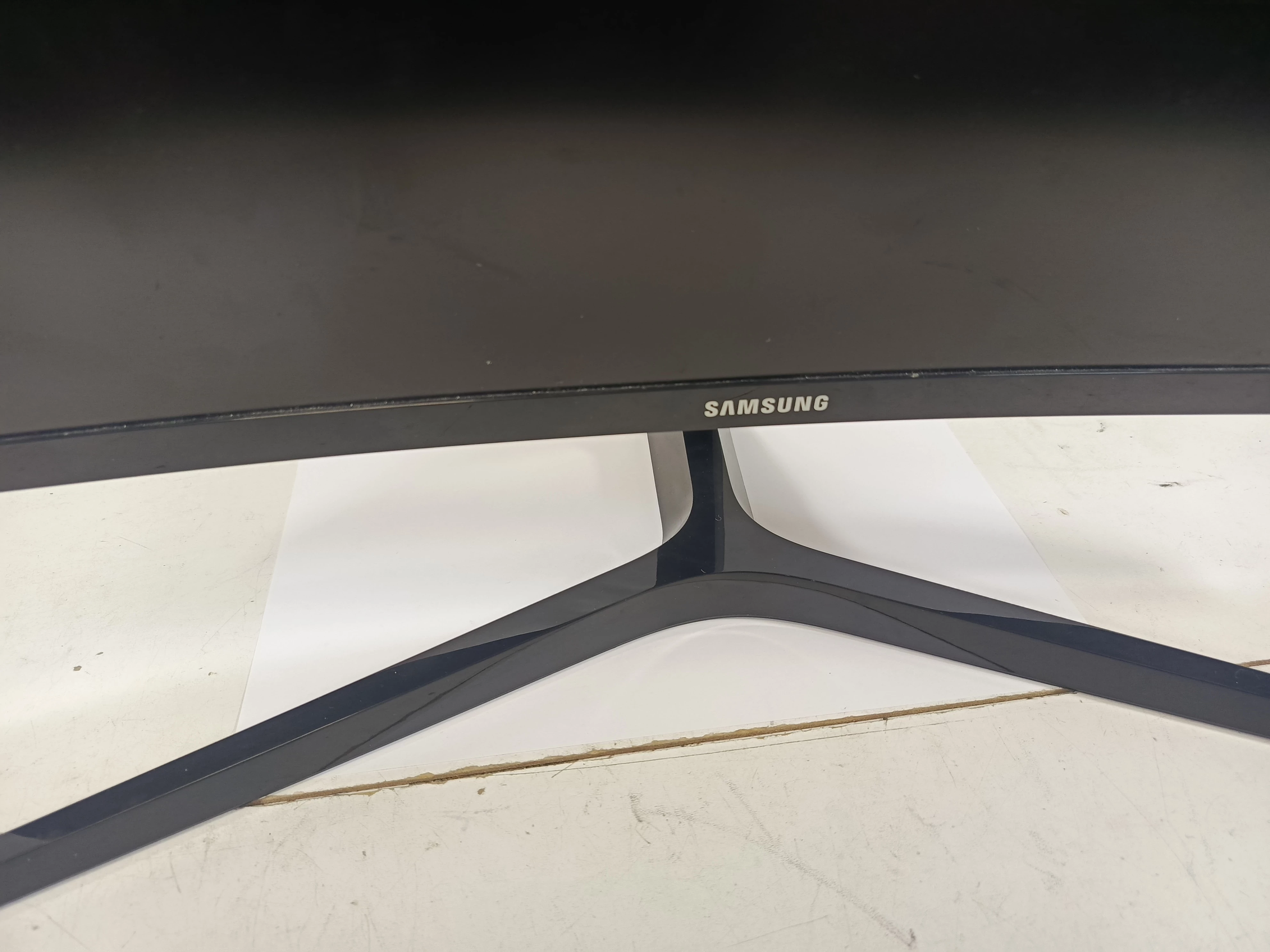 monitor-samsung-c24f396fhu-zakrzywiony-czarny-24-cale-hdmi-stan-11323-2