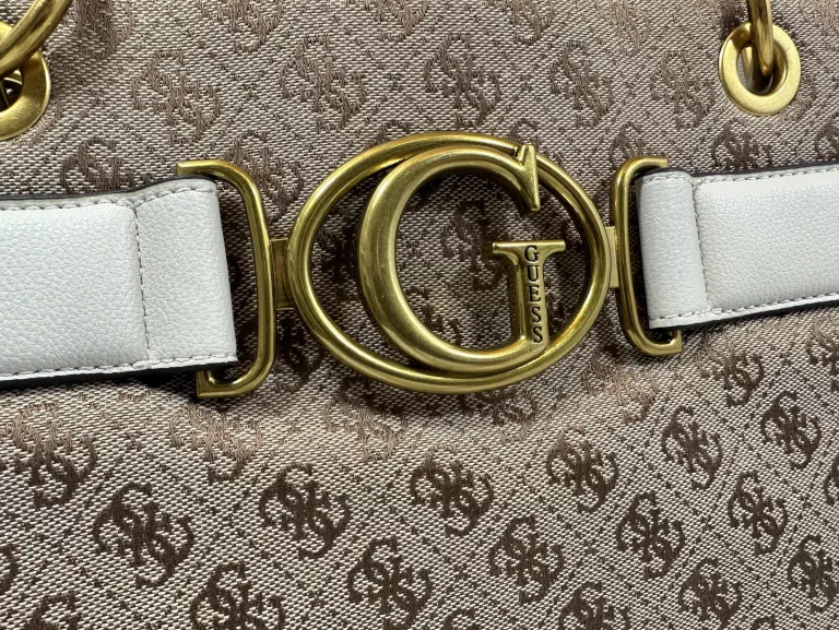 ELEGANCKA TOREBKA NA ŁAŃCUSZKU GUESS HWAILE_P1404