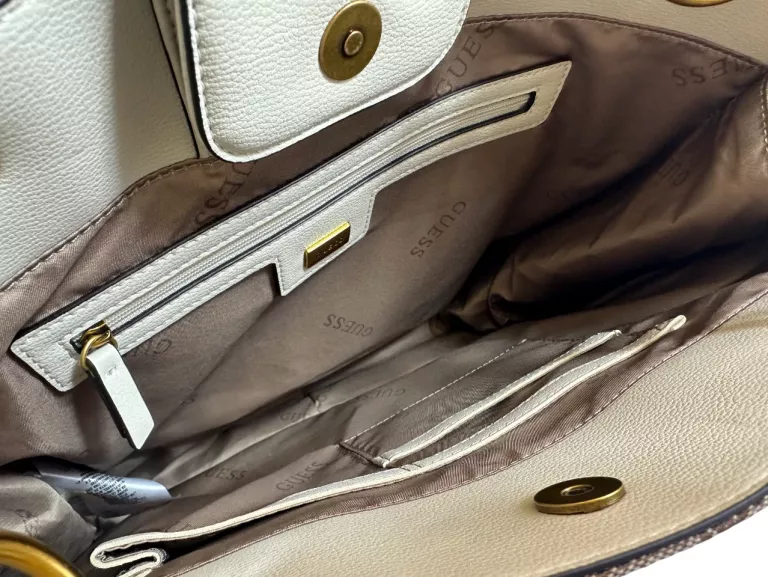 ELEGANCKA TOREBKA NA ŁAŃCUSZKU GUESS HWAILE_P1404