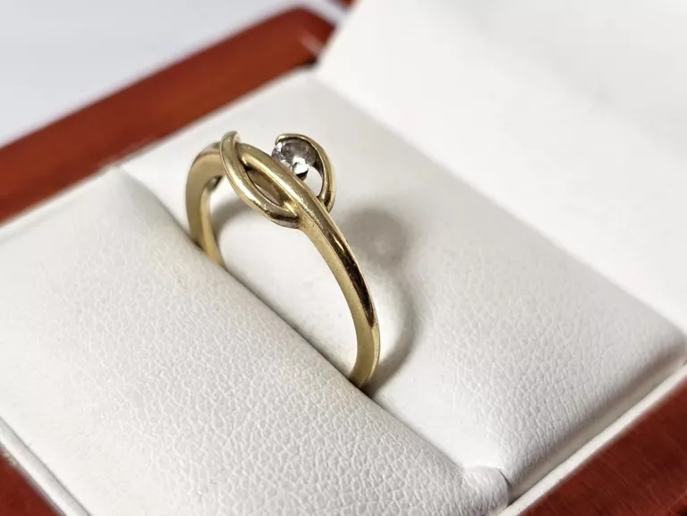 ciekawy-zloty-pierscionek-585-209g-material-15835-2