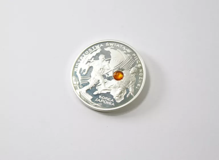10 ZŁ - MISTRZOSTWA ŚWIATA W PIŁCE NOŻNEJ KOREA/JAPONIA - 2002 R BURSZTYN