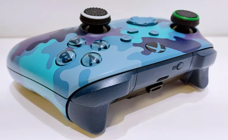 PAD XBOX SERIES X CAMO BLUE - AKUMULATOR!