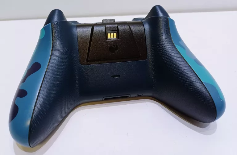 PAD XBOX SERIES X CAMO BLUE - AKUMULATOR!