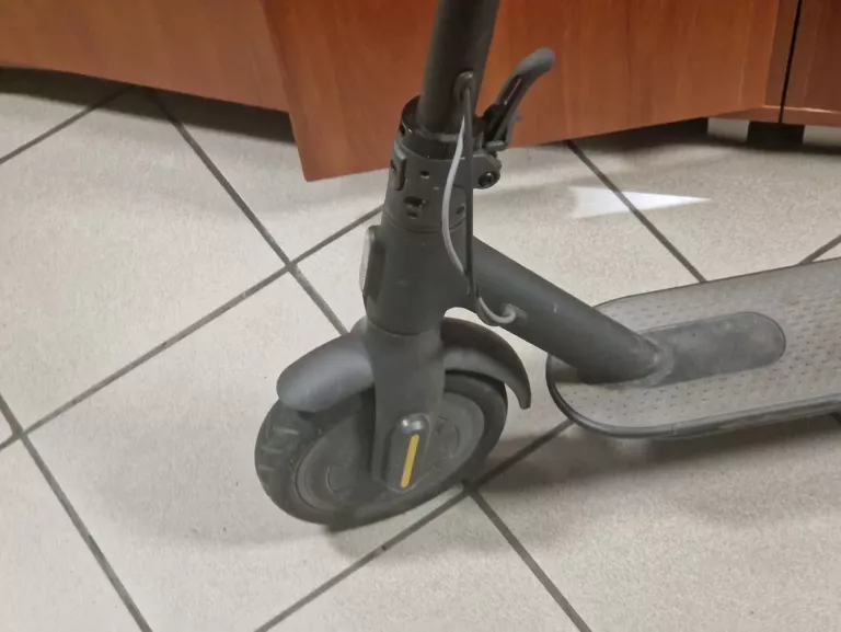 HULAJNOGA MI ELECTRIC SCOOTER ESSENTIAL