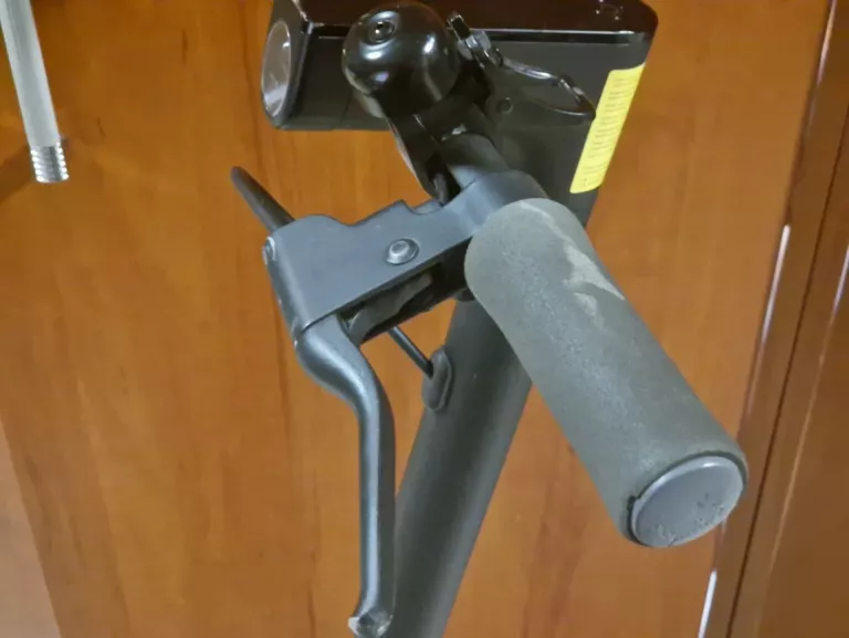 HULAJNOGA MI ELECTRIC SCOOTER ESSENTIAL