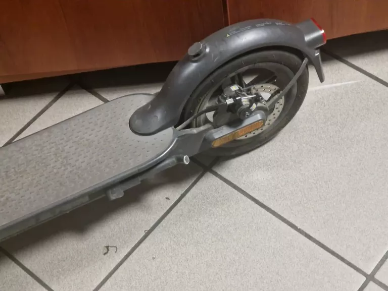 HULAJNOGA MI ELECTRIC SCOOTER ESSENTIAL