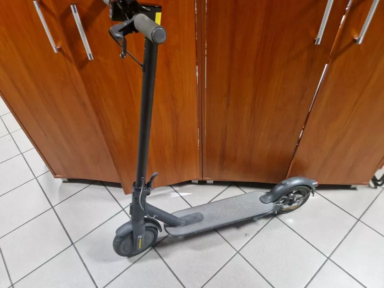 HULAJNOGA MI ELECTRIC SCOOTER ESSENTIAL