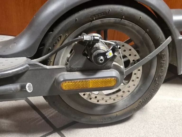 HULAJNOGA MI ELECTRIC SCOOTER ESSENTIAL