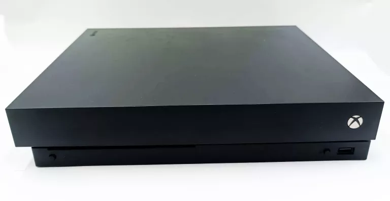 KONSOLA XBOX ONE X 1TB + PAD + OKABLOWANIE