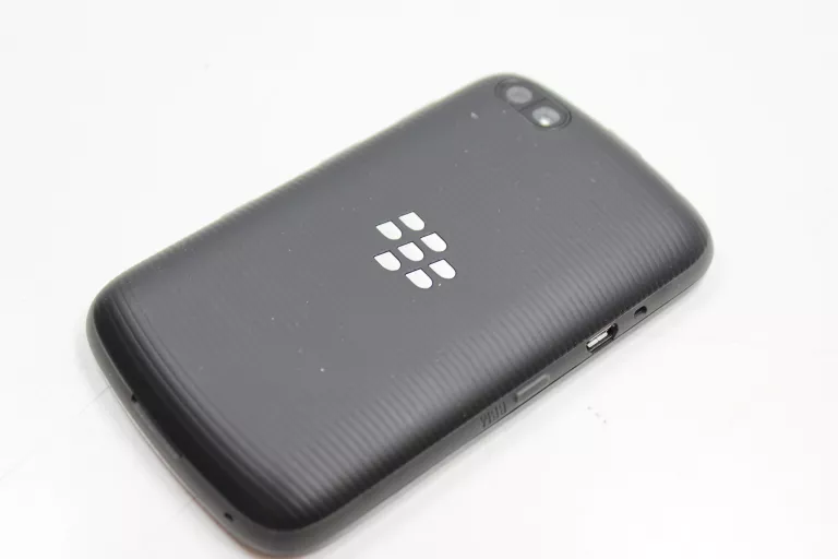 TELEFON BLACKBERRY 9720 ORANGE OPIS!