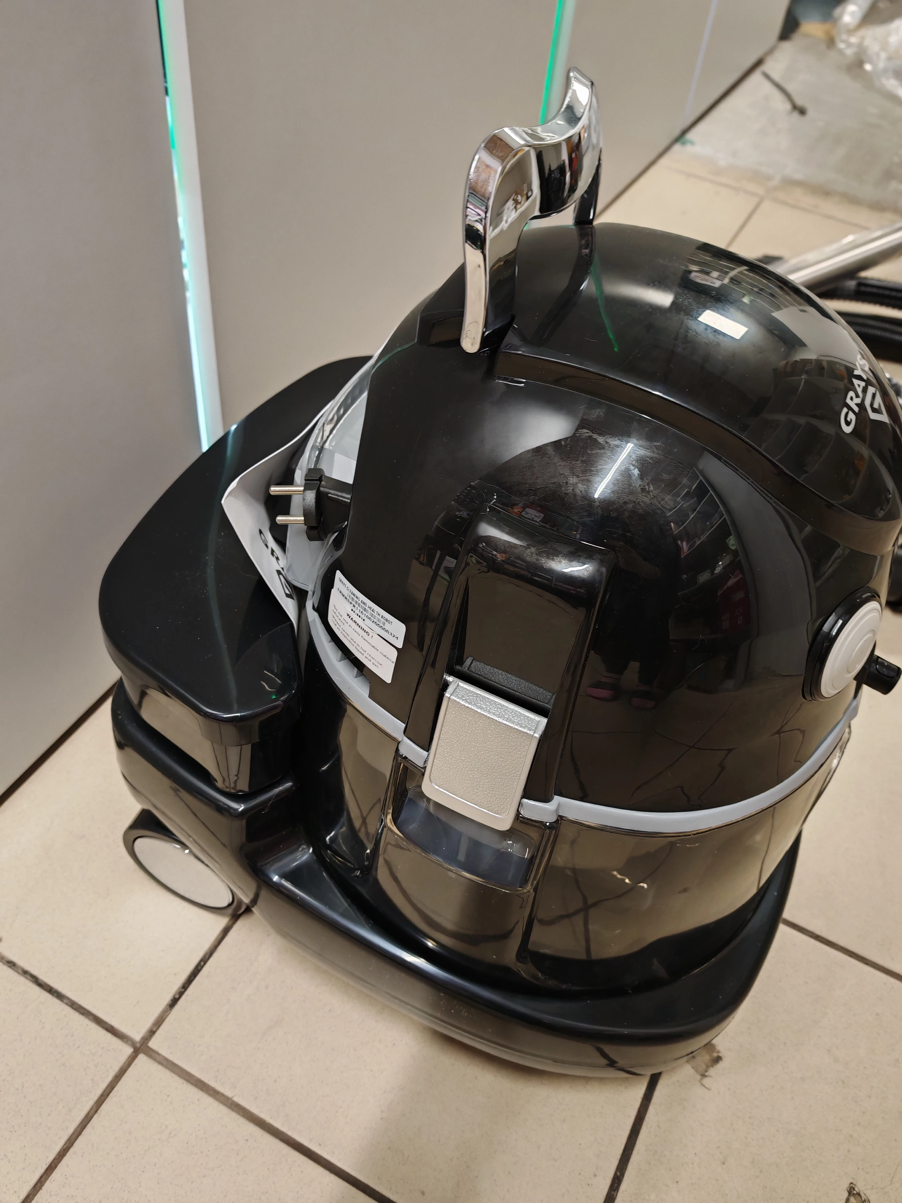 odkurzacz-pioracy-czyszczacy-grays-moc-2400