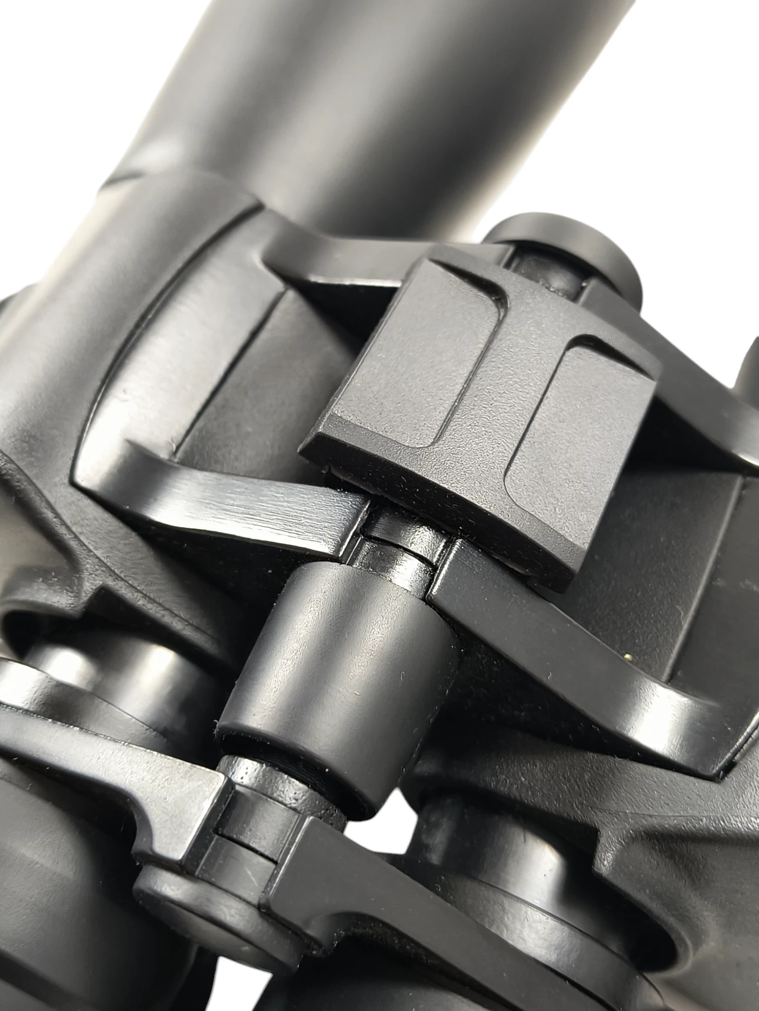 lornetka-maginon-10-30x60-etui-model-10-30x60