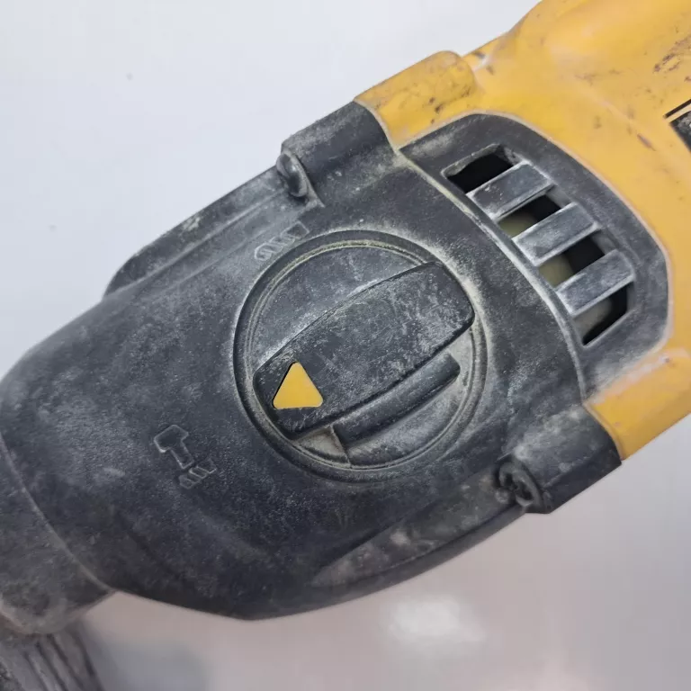 MŁOTOWIERTARKA DEWALT D25032