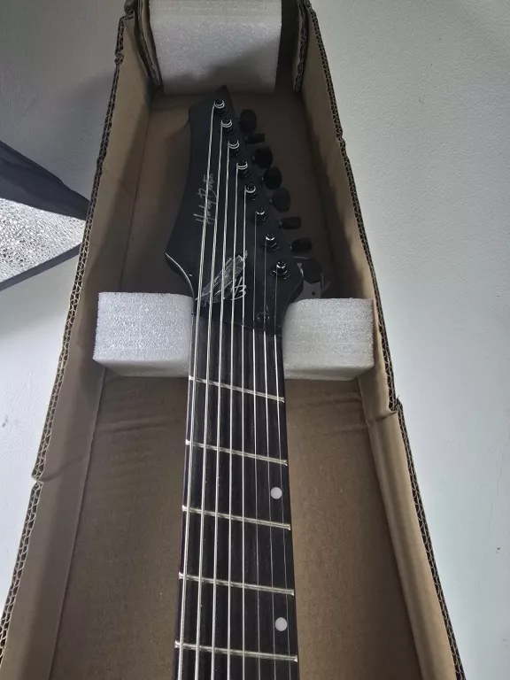 HARLEY BENTON FANFRET-8 NT PROGRESSIVE GITARA ELEKTRYCZNA 4/4 CZARNA