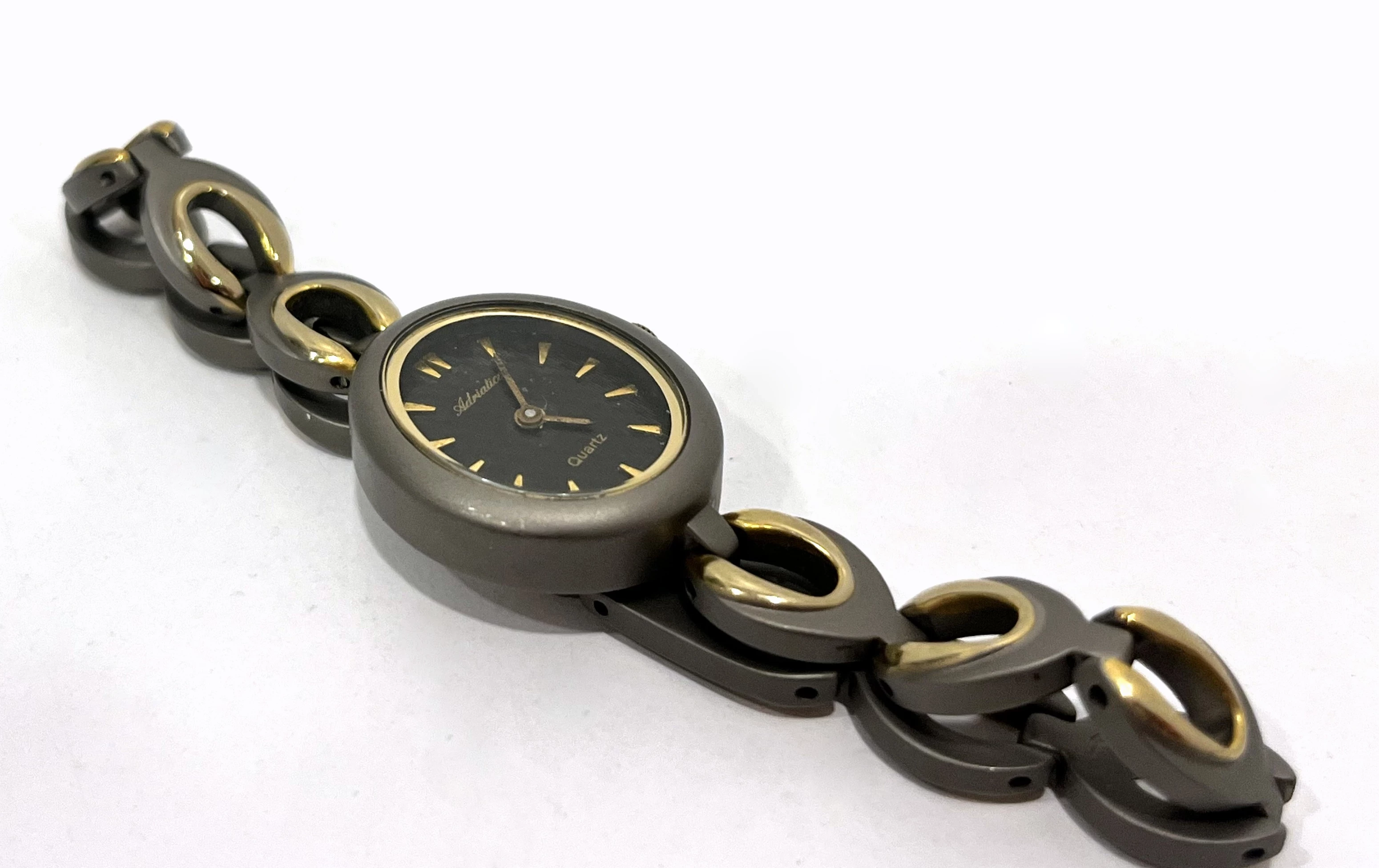 tytanowy-zegarek-adriatica-33507623-ksztalt-koperty-129223-3