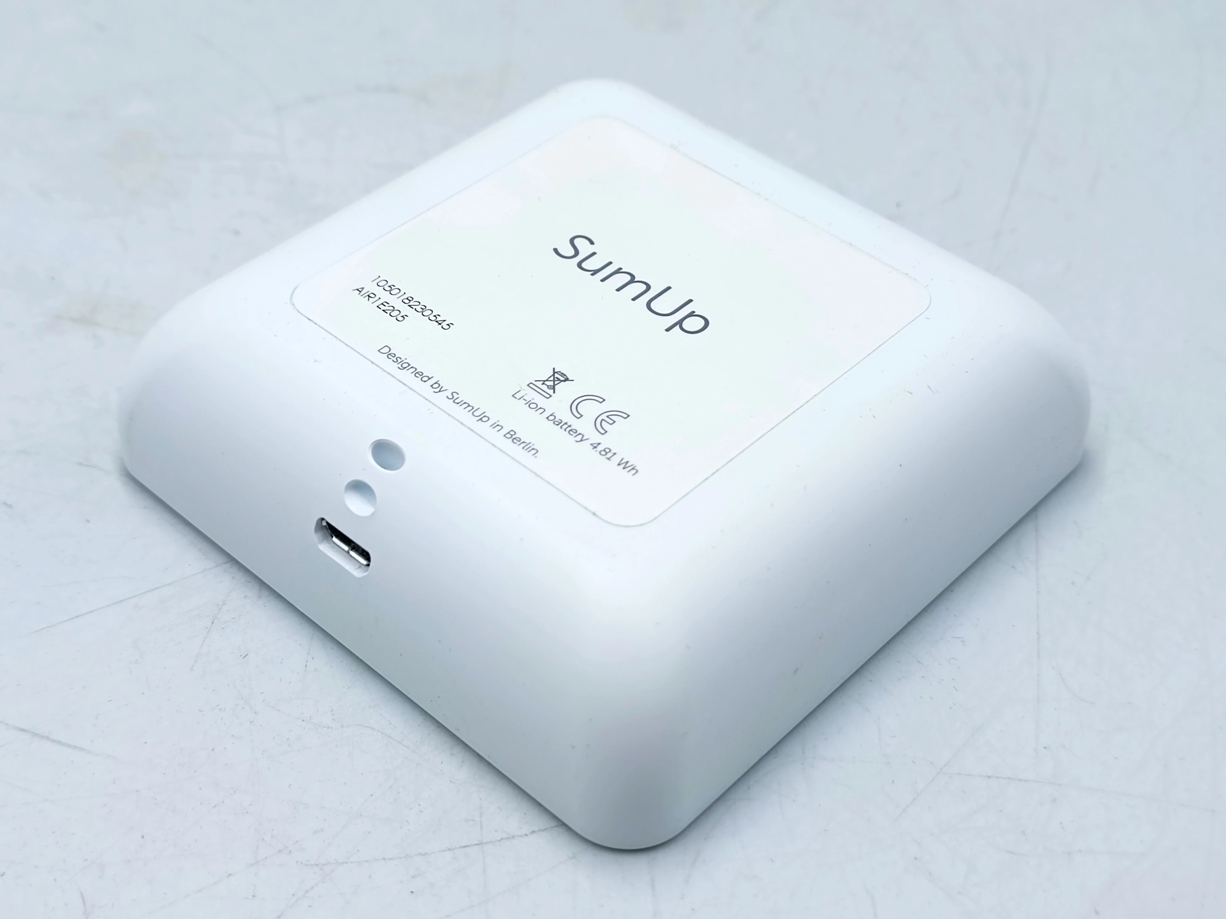 zblizeniowy-terminal-platniczy-sumup-air1e205-model-sumup-air