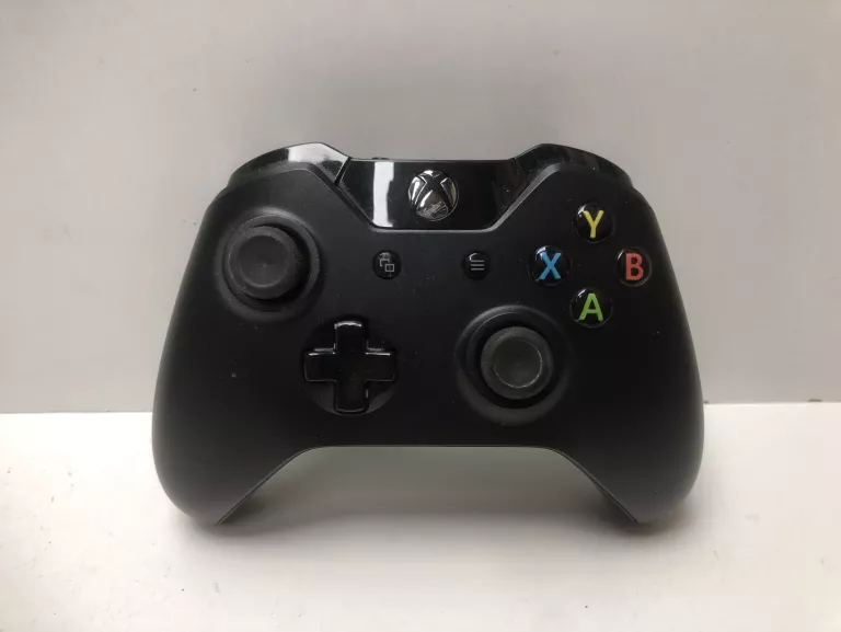 PAD XBOX ONE MODEL 1697 CZARNY