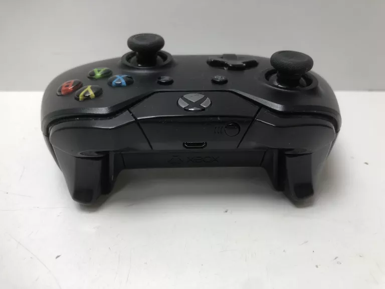 PAD XBOX ONE MODEL 1697 CZARNY