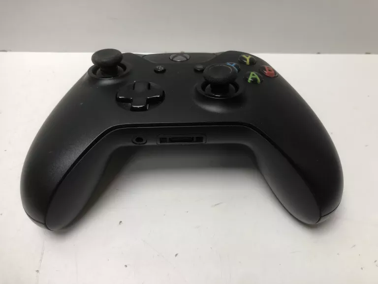 PAD XBOX ONE MODEL 1697 CZARNY