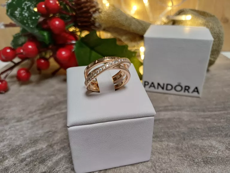 PANDORA RÓŻOWE ZŁOTO PIERŚCIONEK TRZY SPLECIONE PASMA PAVE R: 15"