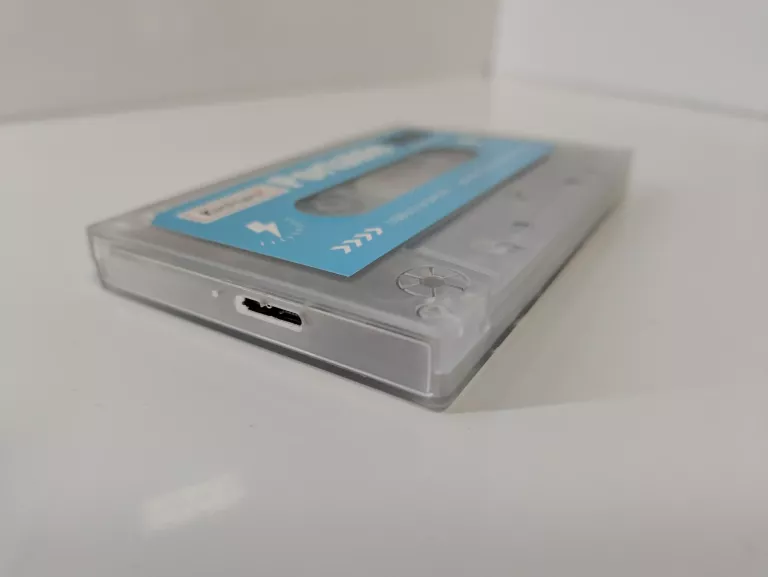DYSK PRZENOSNY HDD KIN HANK Z ZAINSTALOWANYMI RETRO GRAMI VIDEO