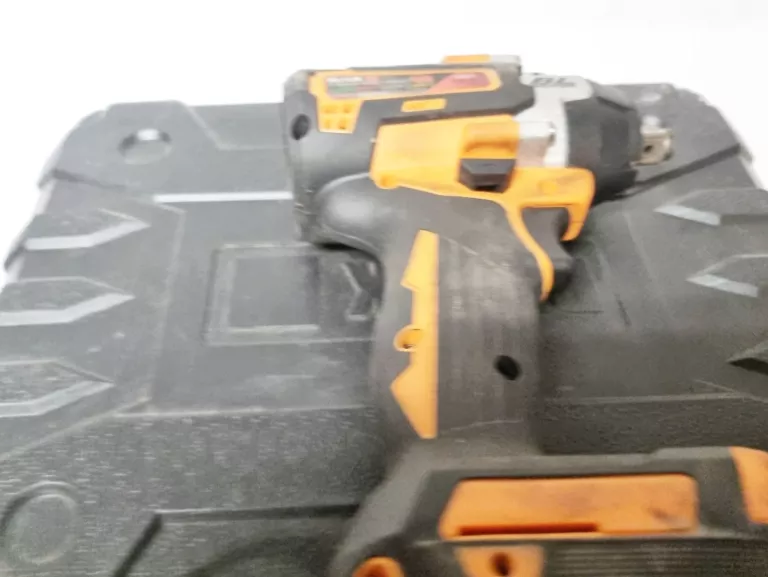 klucz-udarowy-akumulatorowy-black-12031-waga-produktu-z-opakowaniem-jednostkowym-0010