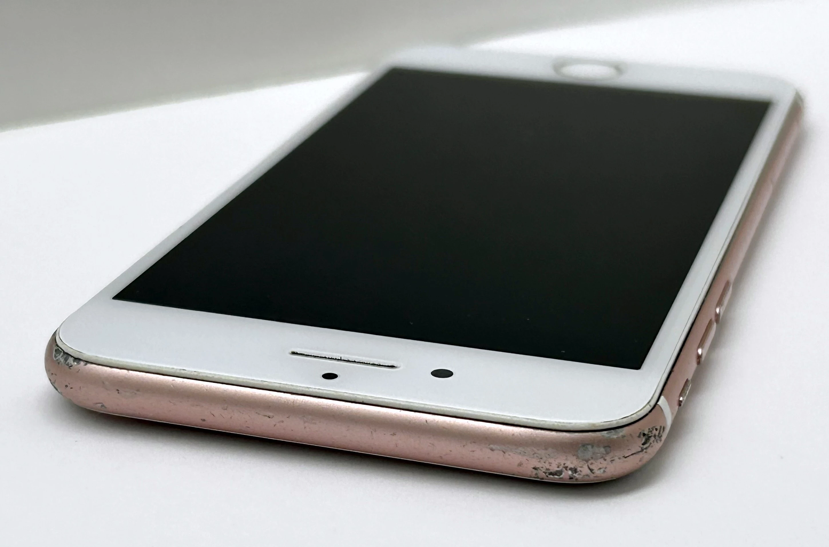 telefon-apple-iphone-7-32gb-ekran-plywa-przy-guziku-home-przekatna-ekranu-470