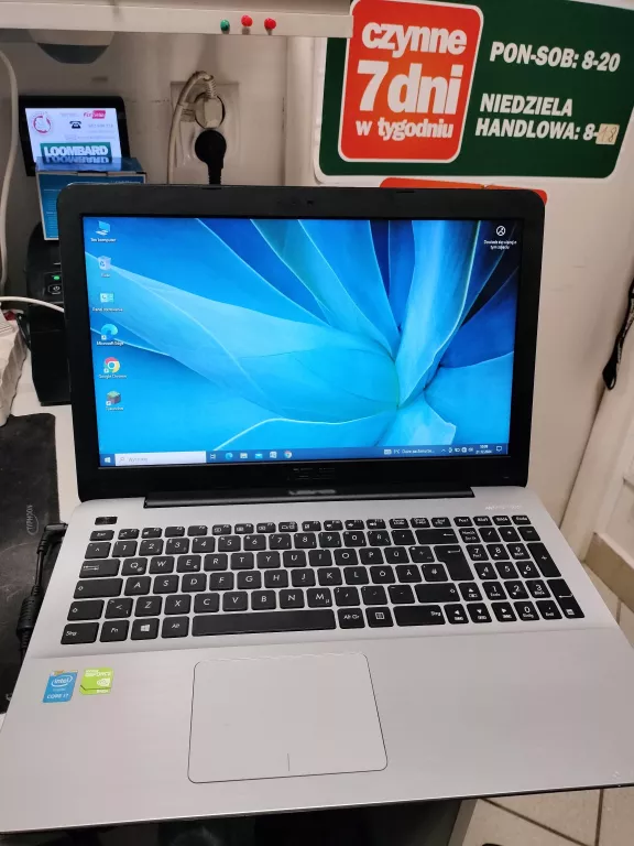 LAPTOP  ASUS F550L