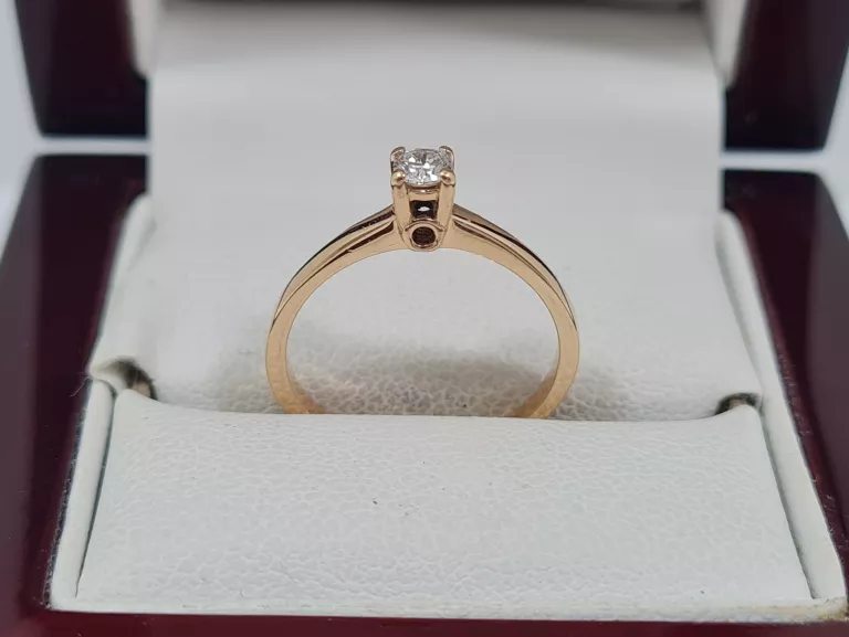 ZŁOTY PIERŚCIONEK Z BRYLANTEM 0,14CT (585,2,03G,11R)