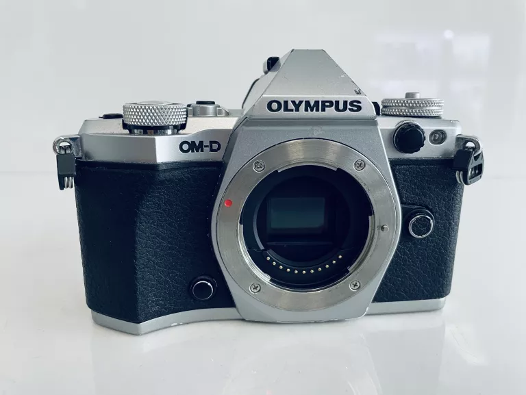 APARAT OLYMPUS OM-D E-M5 MARK II BODY I AKCESORIA