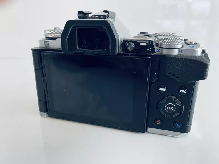 APARAT OLYMPUS OM-D E-M5 MARK II BODY I AKCESORIA