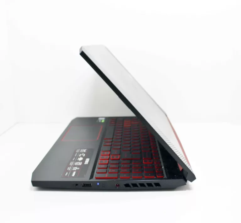 LAPTOP ACER NITRO 5 I5 8GB RAM GTX1650