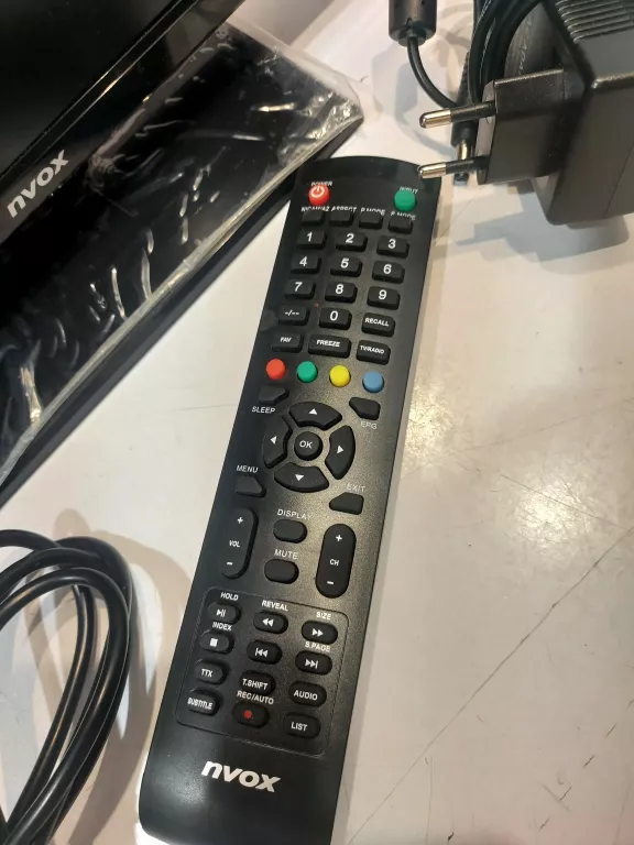 TELEWIZOR SAMOCHODOWY 19 CALI HD DVBT TIR 24V 230V