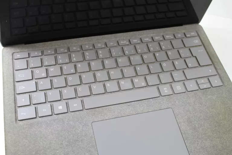 laptop-microsoft-surface-1769-135-i7-7660u-16-gb-500-gb-srebrny-ean-gtin-3000000051542