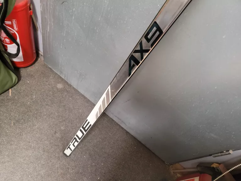 KIJ HOKEJOWY TRUE AX9 SR