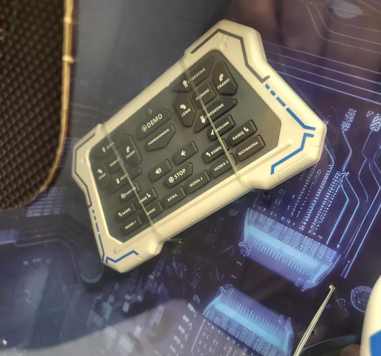 INTERAKTYWNY ZDALNIE STEROWANY ROBOT SPACE TITAN ELEFUN Z PILOTEM