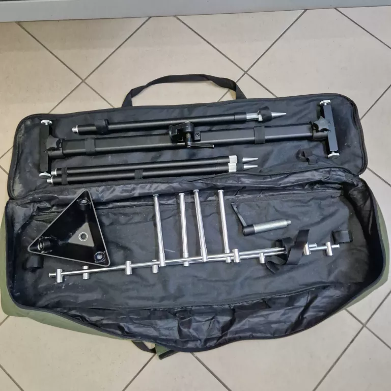 STANOWISKO KARPIOWE STOJAK WĘDKARSKI ROD POD NA 4 WĘDKI RUMPOL + TORBA