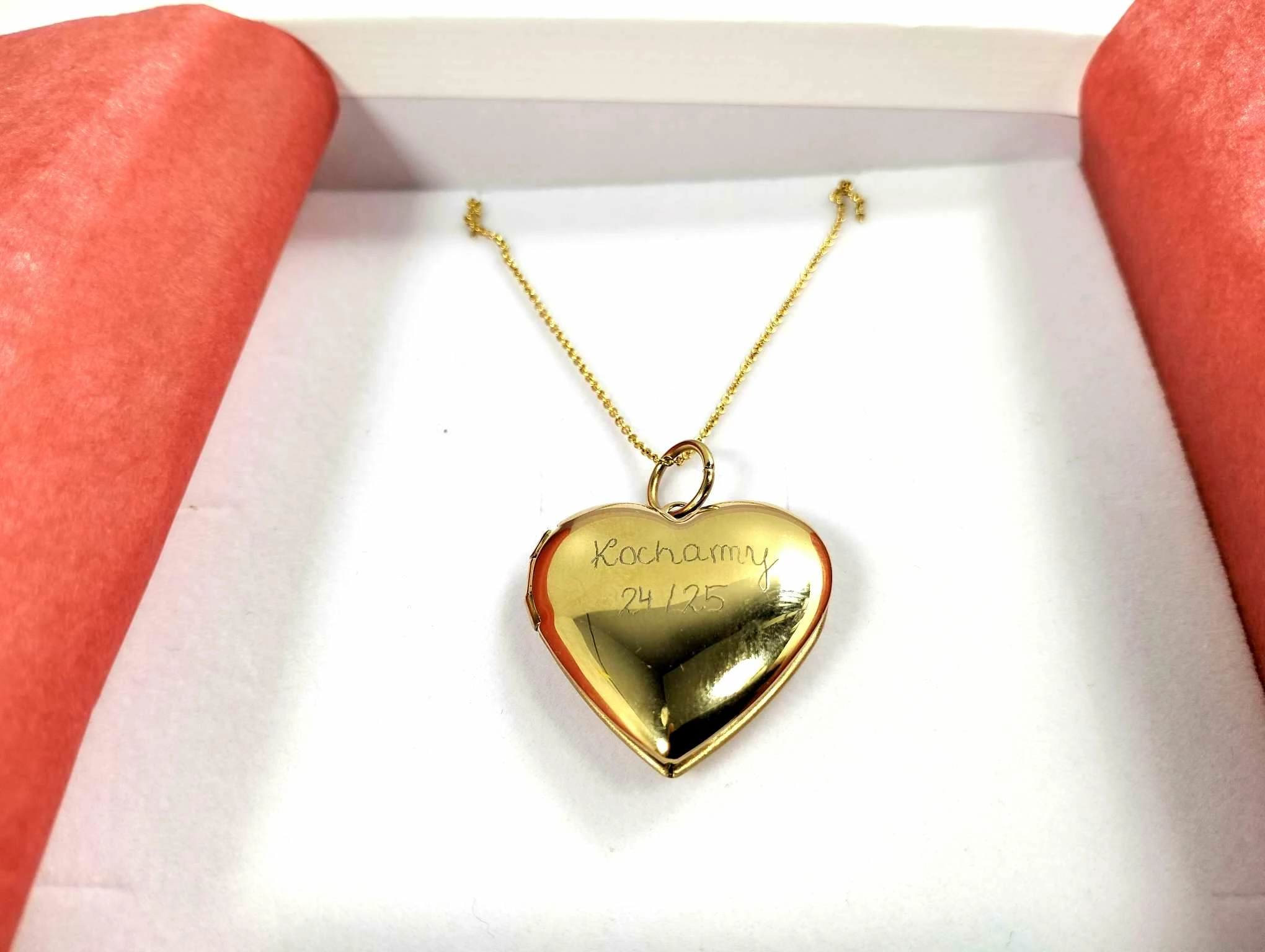 lilou-pozlacany-naszyjnik-z-pozderkiem-ze-stali-szlachetnej-serce-grawer-marka-226434-1926958