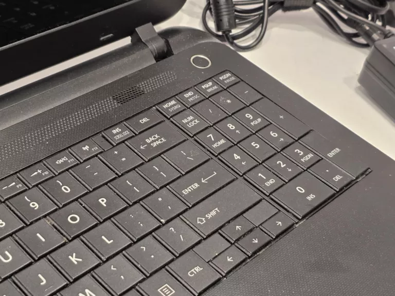 LAPTOP TOSHIBA SATELLITE C55-B5299