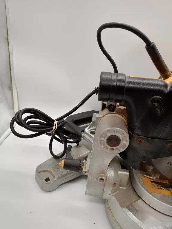 PIŁA UKOŚNICA DEWALT DWS 774 QS WARTO!!