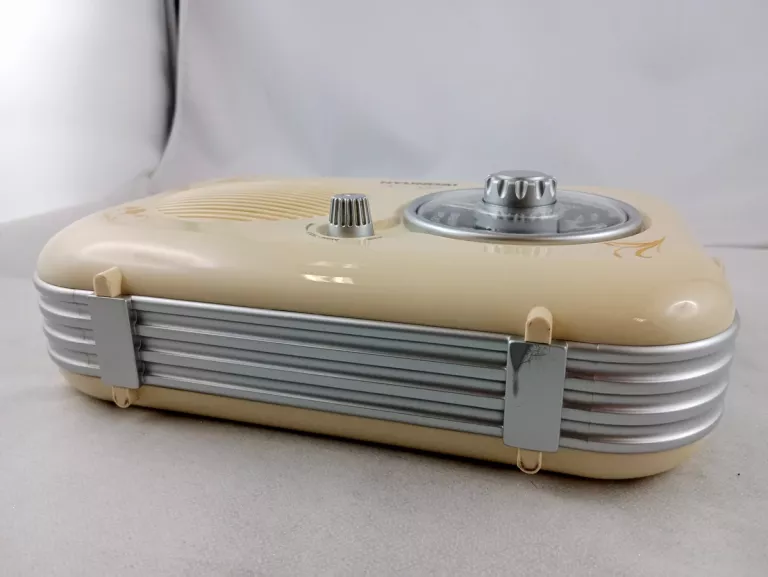 KLASYCZNE RADIO STYL RETRO HYUNDAI PR 100B AUX
