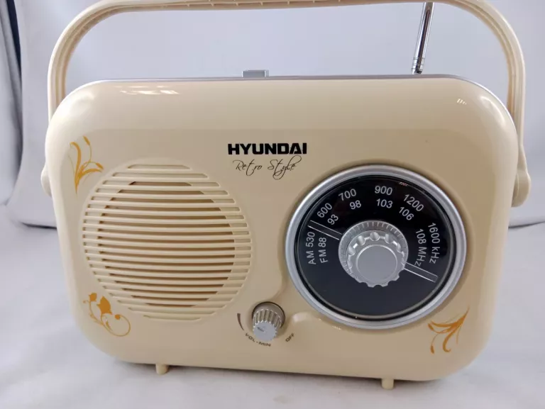 KLASYCZNE RADIO STYL RETRO HYUNDAI PR 100B AUX