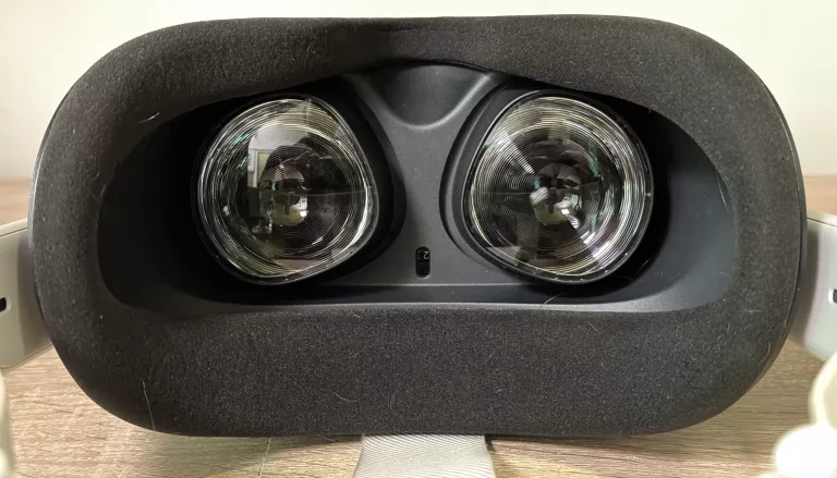 google-vr-meta-oculus-quest-2-komplet-128gb-stan-11323-2