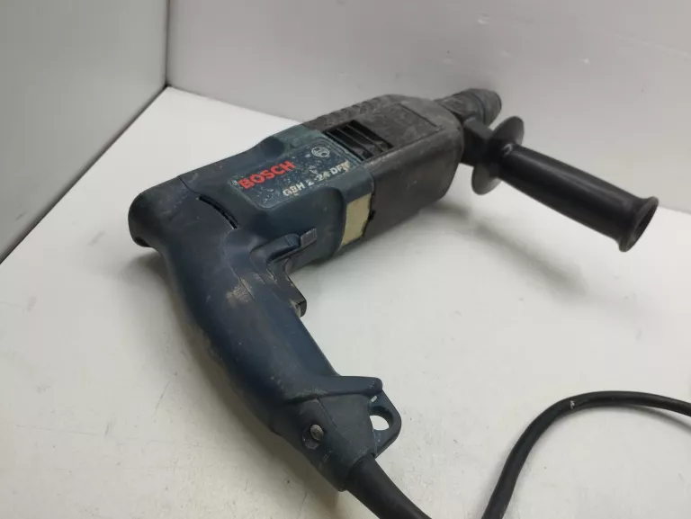 MŁOTOWIERTARKA BOSCH 800W GBH 2-26 DFR + WALIZKA