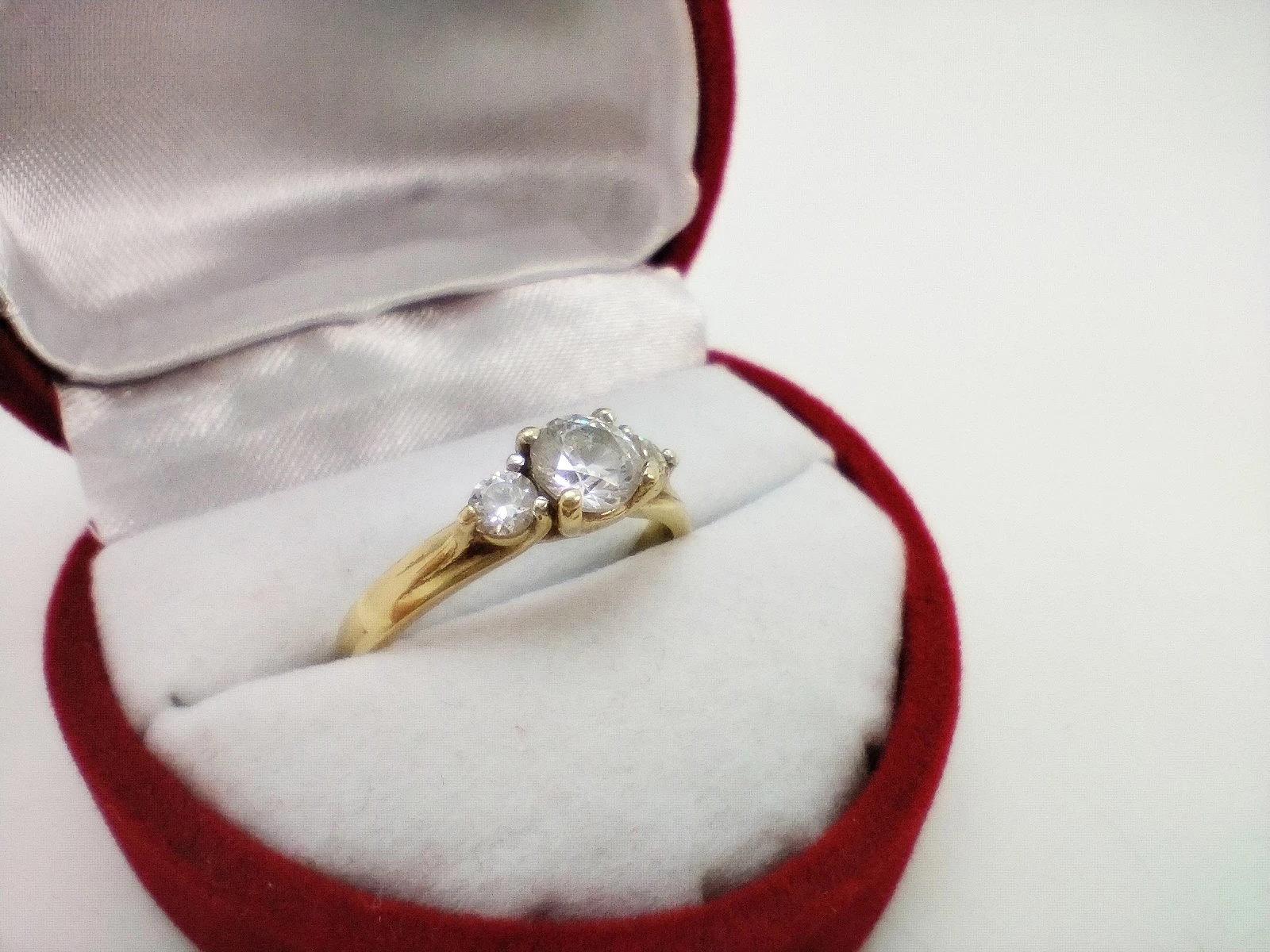 zloty-pierscionek-z-3-cyrkoniami-pr-585252gr14-ean-gtin-5900025319116