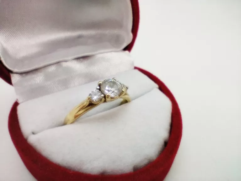 zloty-pierscionek-z-3-cyrkoniami-pr-585252gr14-ean-gtin-5900025319116