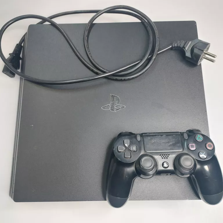 KONSOLA  KONSOLA  PS4 PRO 1TB I PAD ORAZ KABEL ZAS